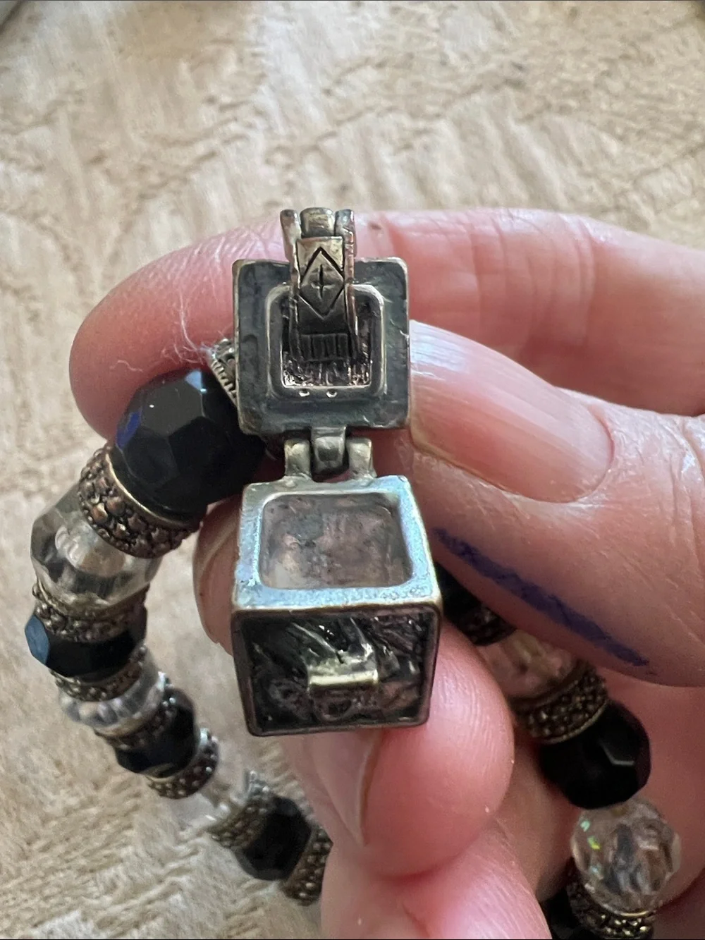VTG Black and Clear Beaded prayer box Bracelet - Picture 6 of 7